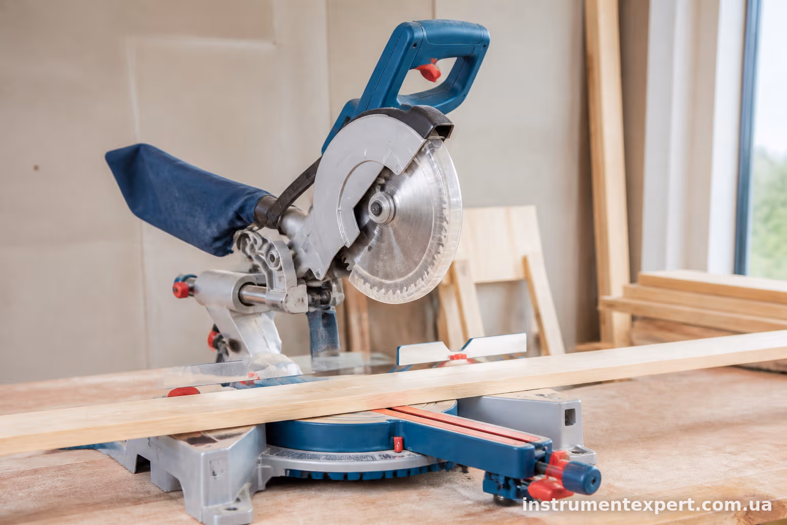 Торцювальна пила Bosch GCM 8 SJL: огляд і налаштування